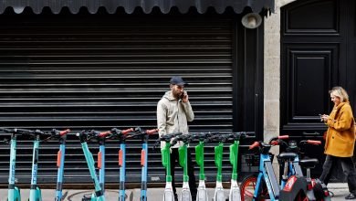 وقعت باريس في الحب مع Escooters.  الآن قد تمنعهم